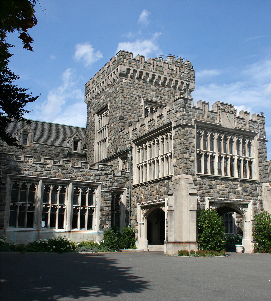 Exploring An Empty Mansion: Inside Hempstead House