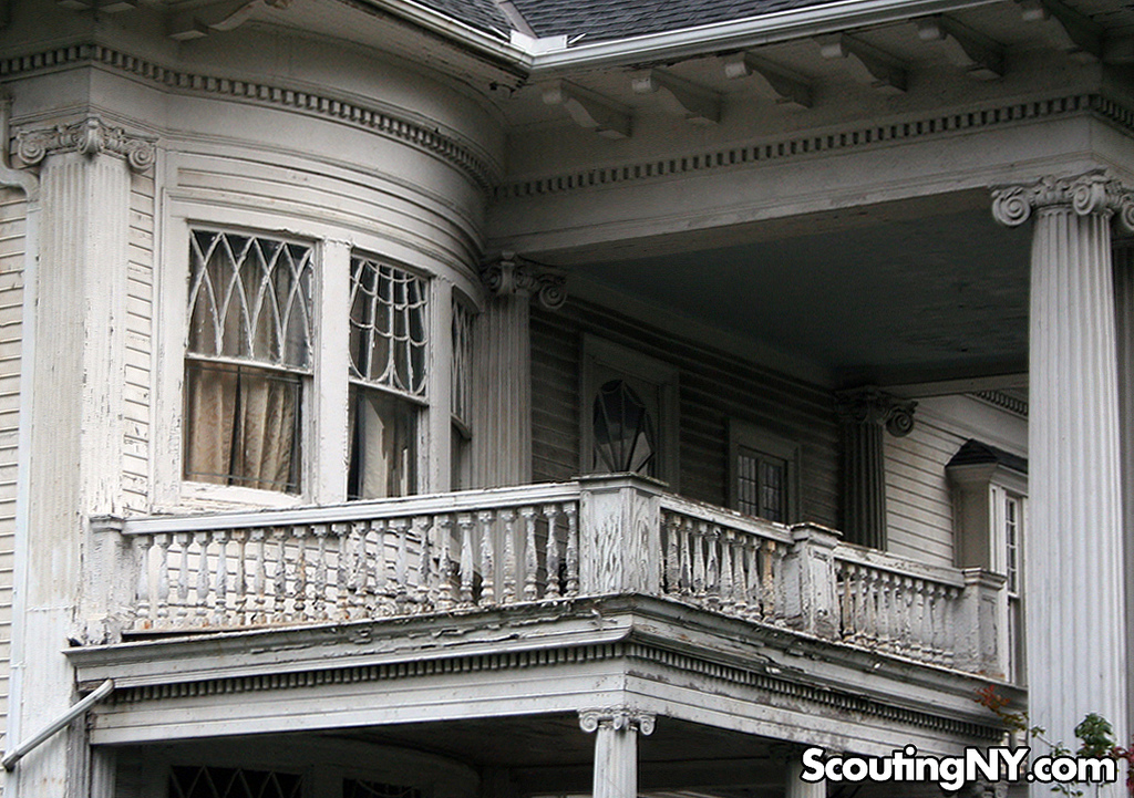 A Very Creepy House in Brooklyn