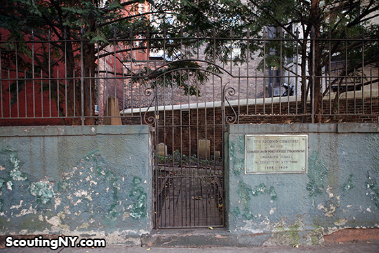 The Smallest Graveyard In Manhattan