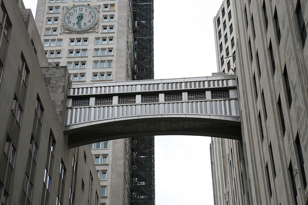 In Search of Manhattan’s Last Remaining Skybridges