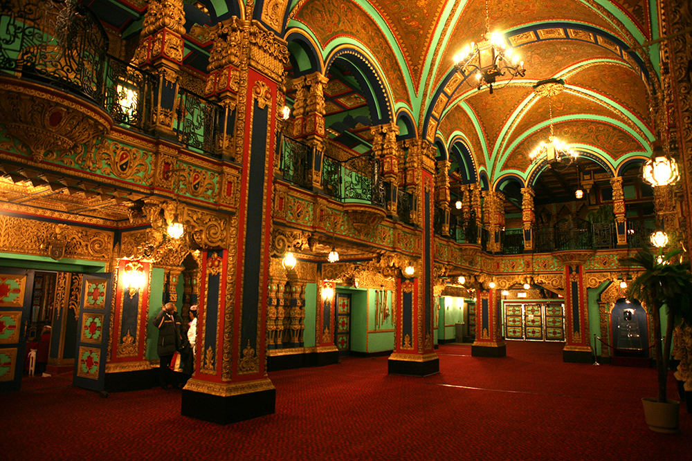 Your Last Minute Weekend Plans: Tour The Incredible Valencia Movie Palace This Saturday!!