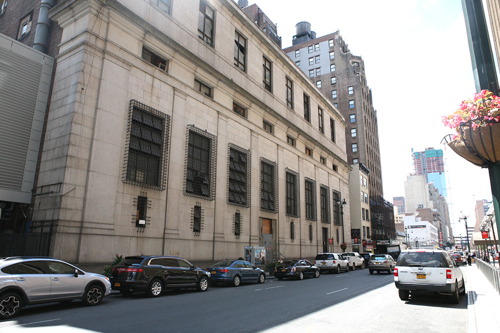 This Mysterious Building on West 31st Is The Last Remnant Of Old Penn Station