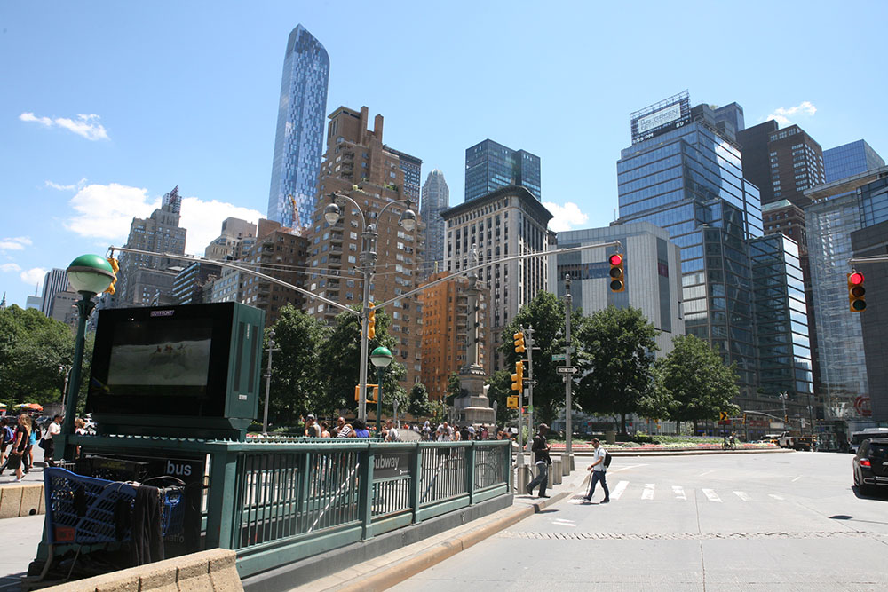 A Single Picture Of Every Stop Along New York City’s Longest Subway Line